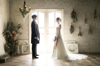 【年内撮影｜雰囲気重視ならコレ！】チャペル＆アンティーク撮影《8頁14カットアルバム込》200データ｜本格的な挙式シーン撮影も☆