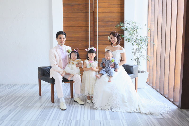 【お子様と一緒にファミリーフォト♡】まだ間に合う年内撮影！チャペル＆自然光スタジオ｜洋装1着｜台紙付き写真2枚｜お子様衣裳無料☆