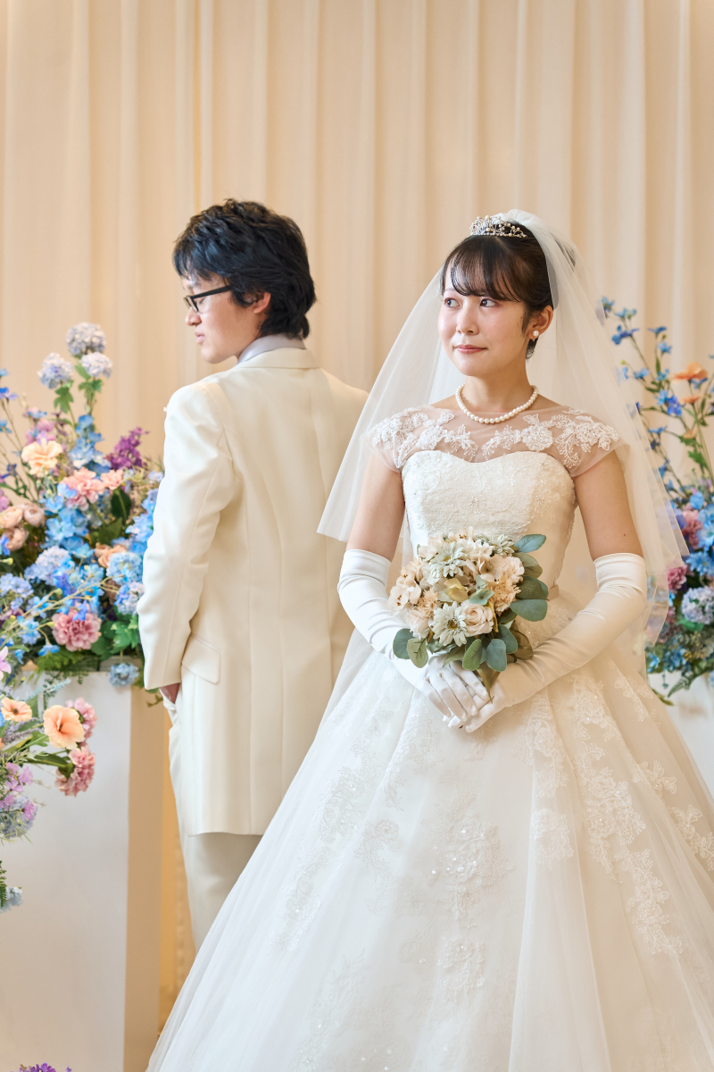 お花に囲まれた上品な一枚