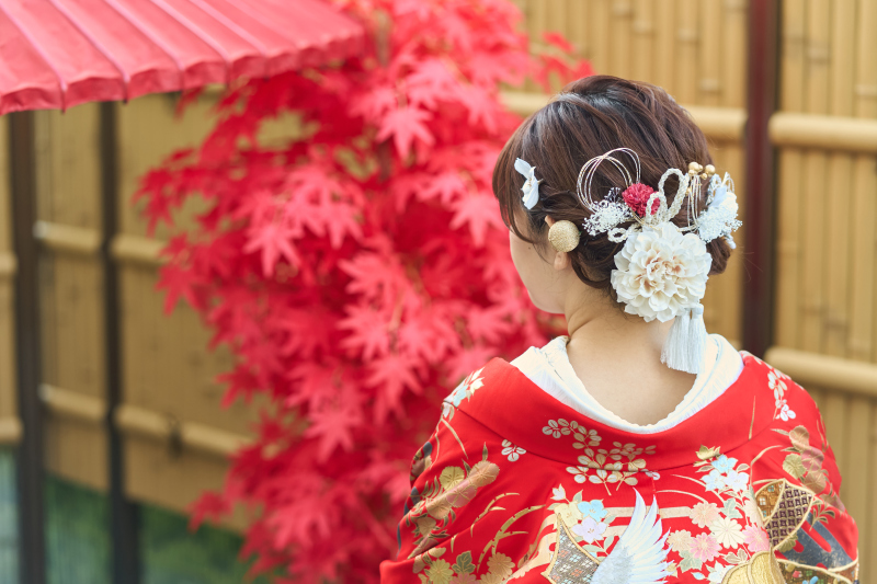 後ろ姿まで華やかに