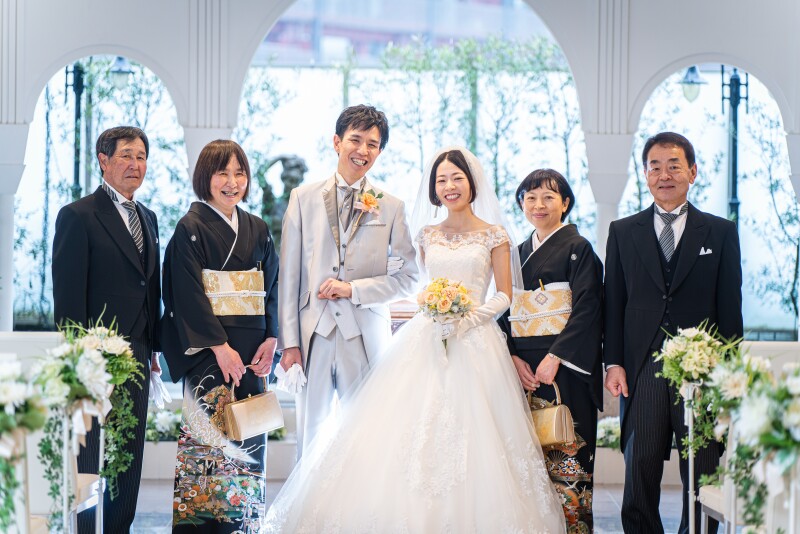 両家の親御様とみんなでお祝い♡洋装&和装