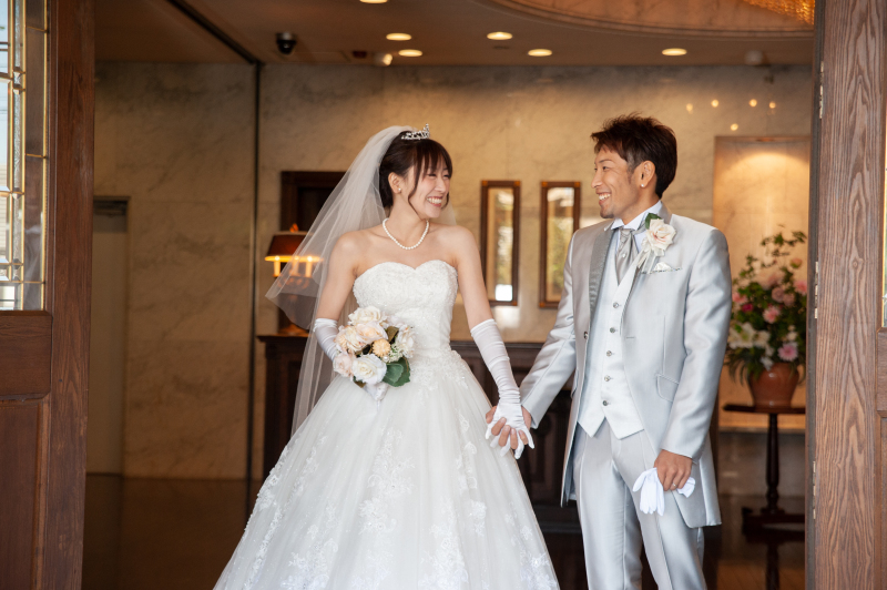 顔を見合わせると