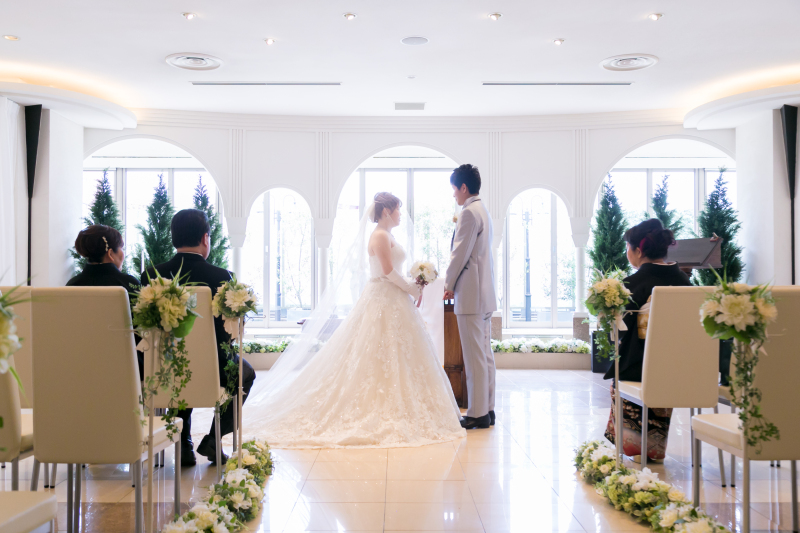 お父様にはエスコート、お母様にはベールダウン