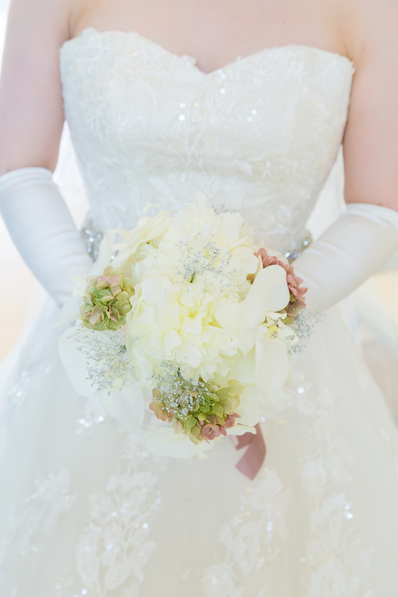 光り輝くウエディングドレス