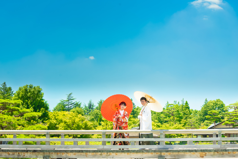 夏空と緑に包まれたおふたり