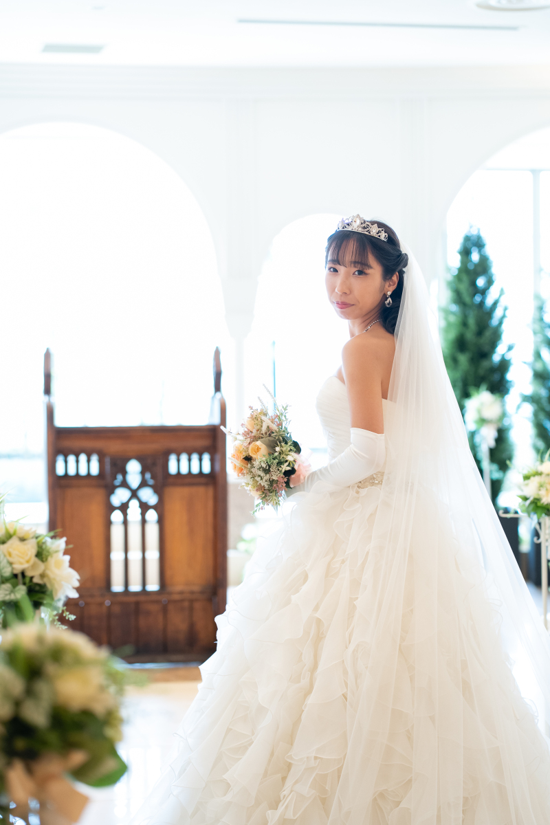 ベールをまとった美しい花嫁姿♡