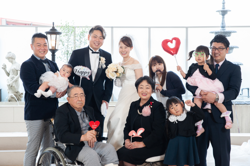 親族様とみんなで記念撮影