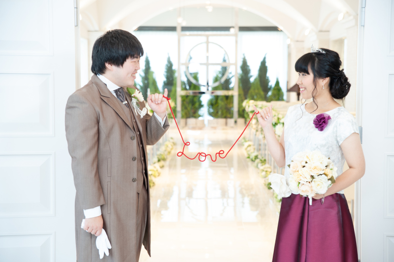 チャペルをバックに