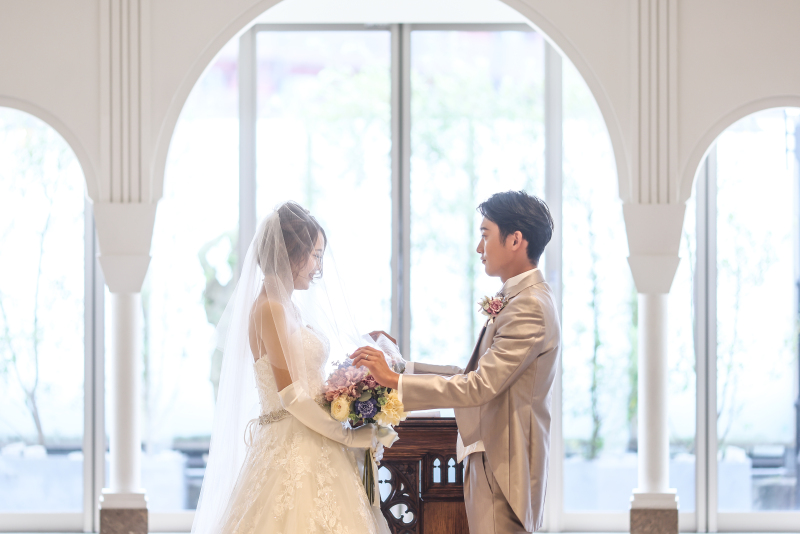 結婚式をしているような・・・