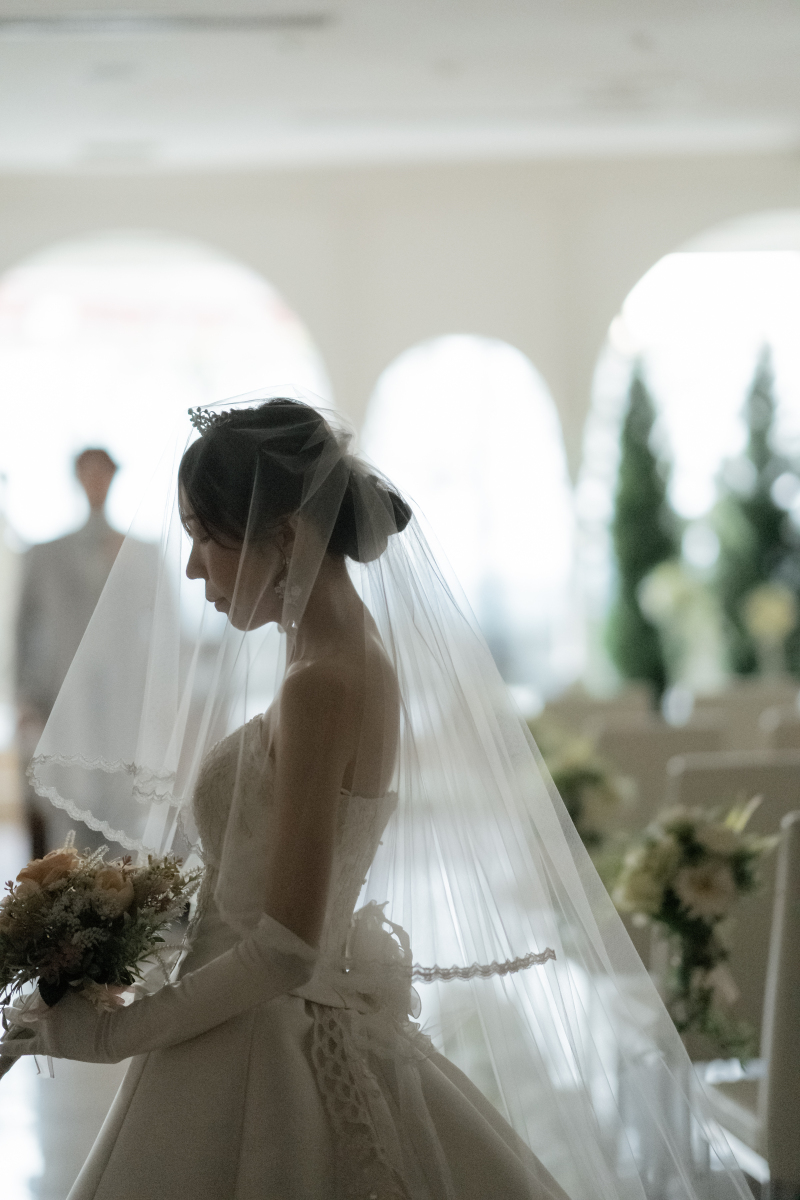 光に包まれた花嫁姿