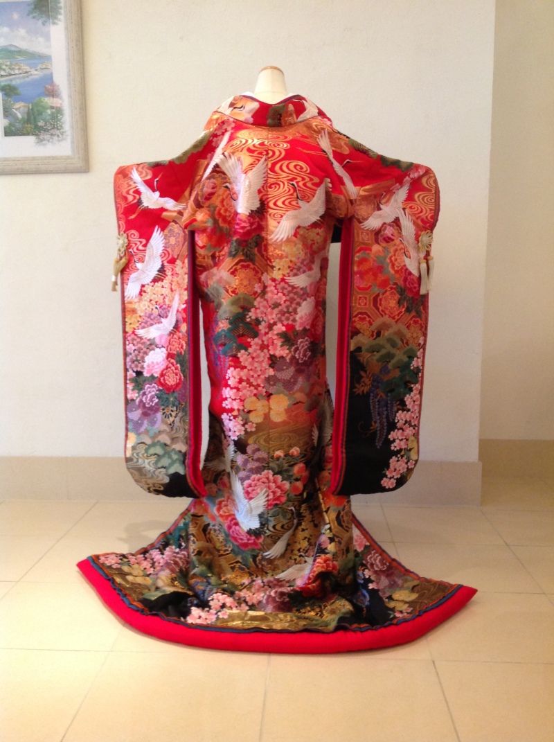 セレス立川 LaVie ラヴィ_色打掛・着物が豊富