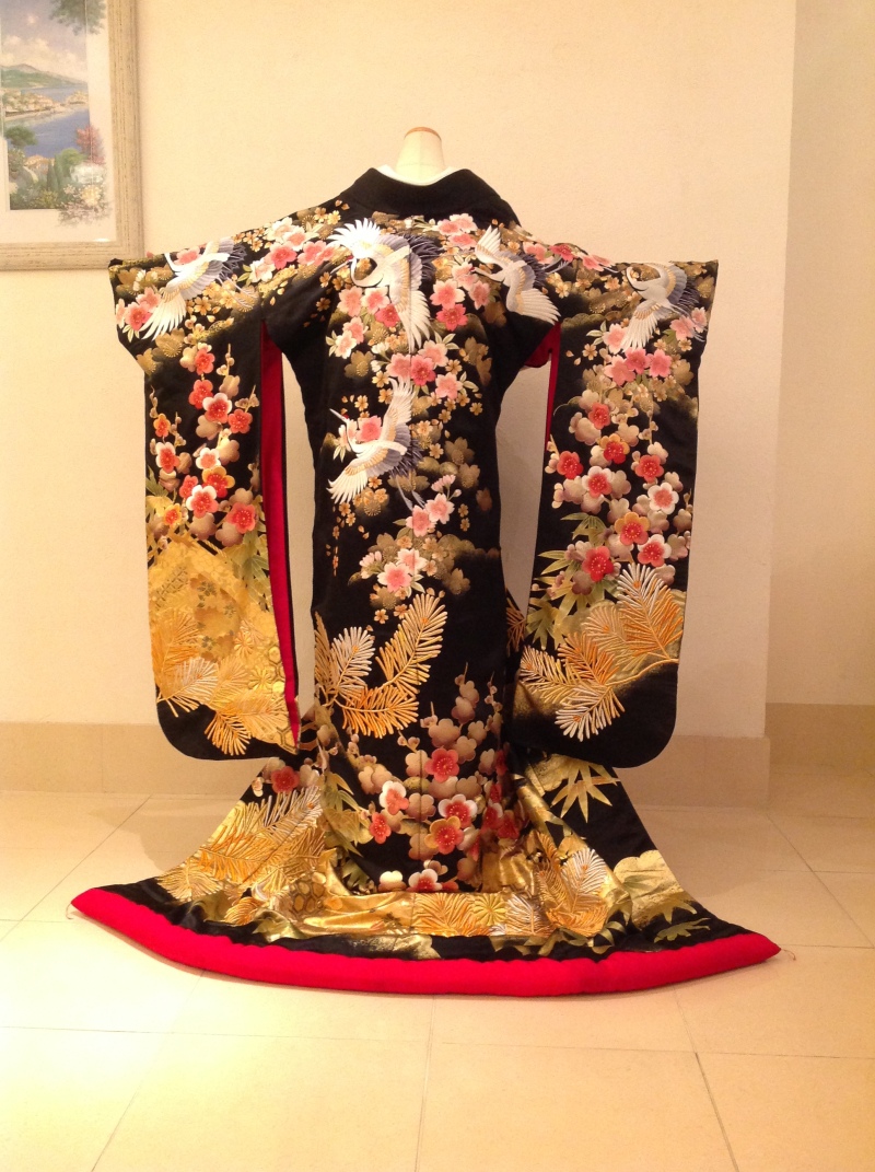 セレス立川 LaVie ラヴィ_色打掛・着物が豊富