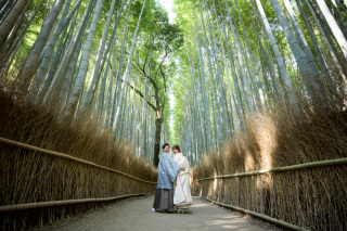 桜シーズンの嵐山にて前撮り