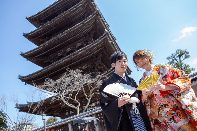 地に立つ塔、綺麗な空