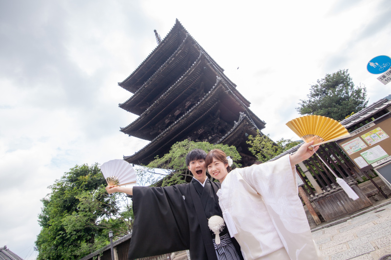 壮大な塔をバックに