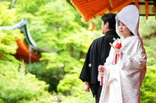 新緑シーズンの毘沙門堂にて