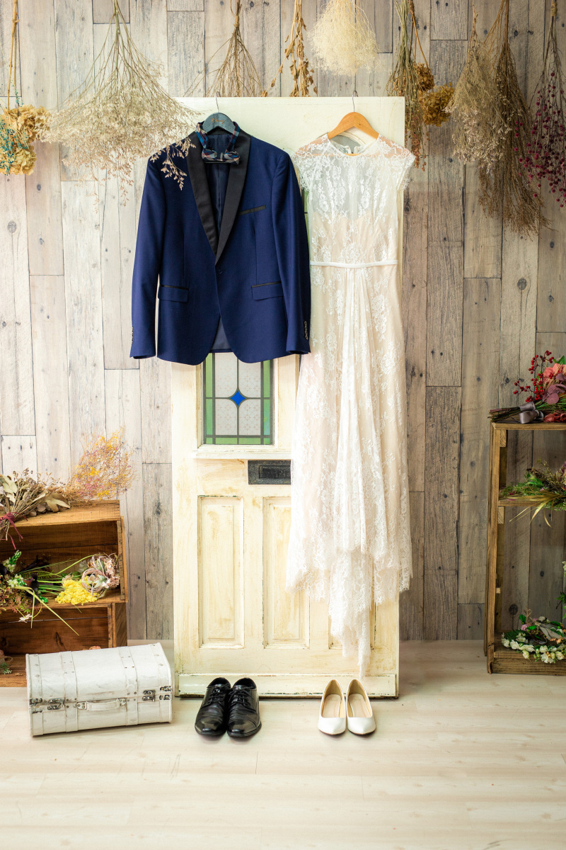 タキシード & ウェディングドレス