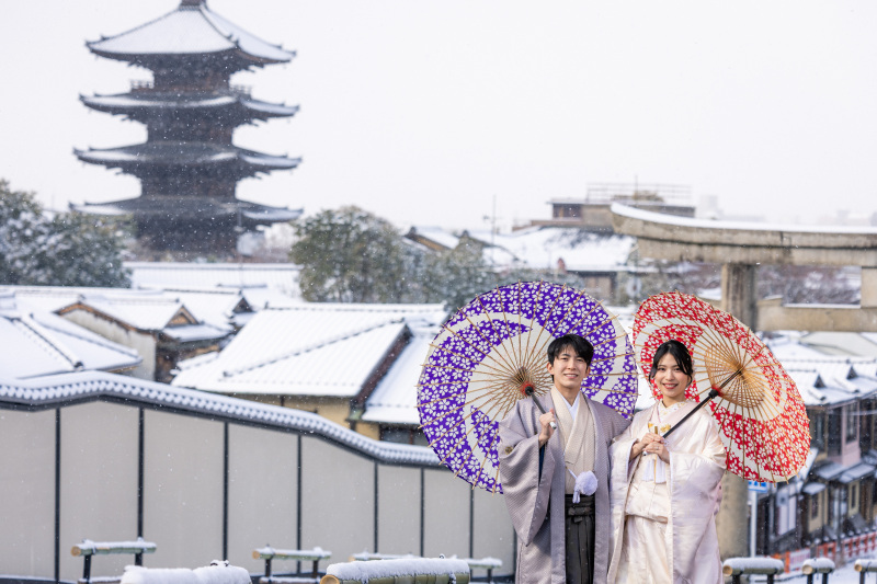 雪の八坂の塔付近にて