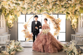 カラードレス＆ウェディングドレスでアンティークチャペルでの撮影