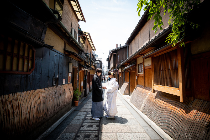 町屋続く祇園で永遠の誓い