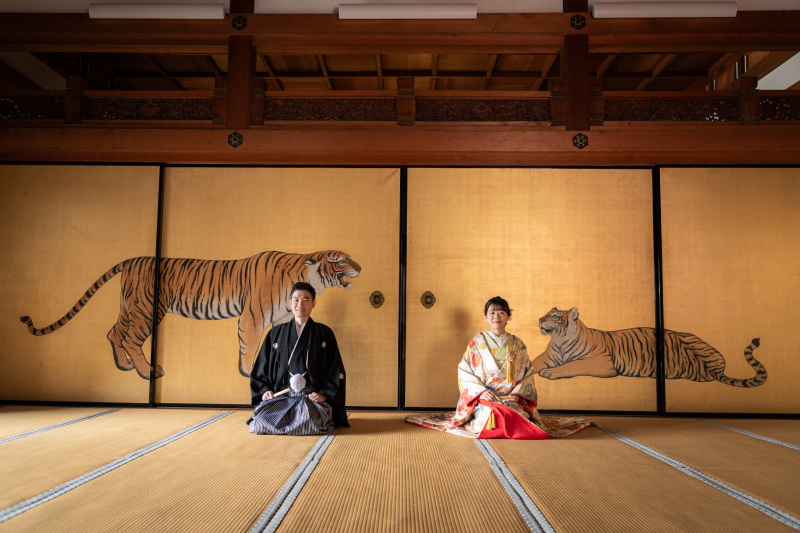 虎の襖絵