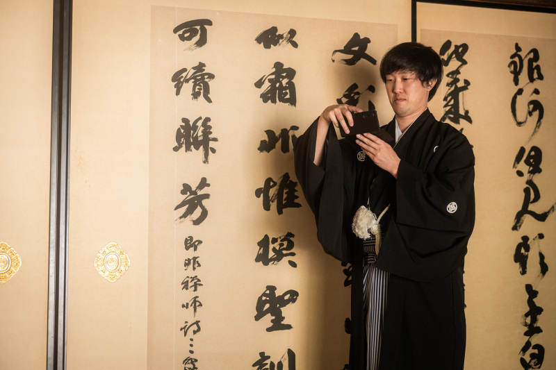 そんな様子を…