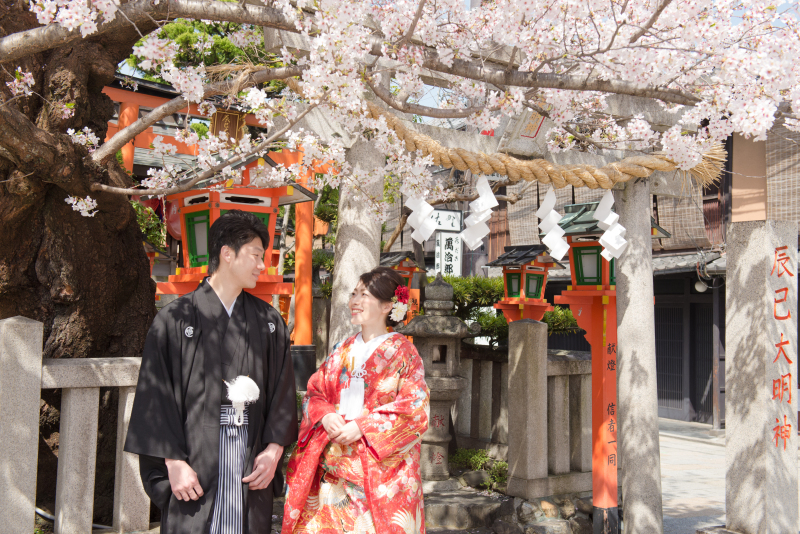 綺麗な新婦様と大人の雰囲気漂う新郎様