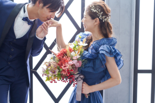 カラードレスで花嫁らしさ◎　和洋1点ずつ