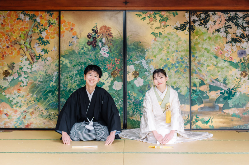 屋内にて