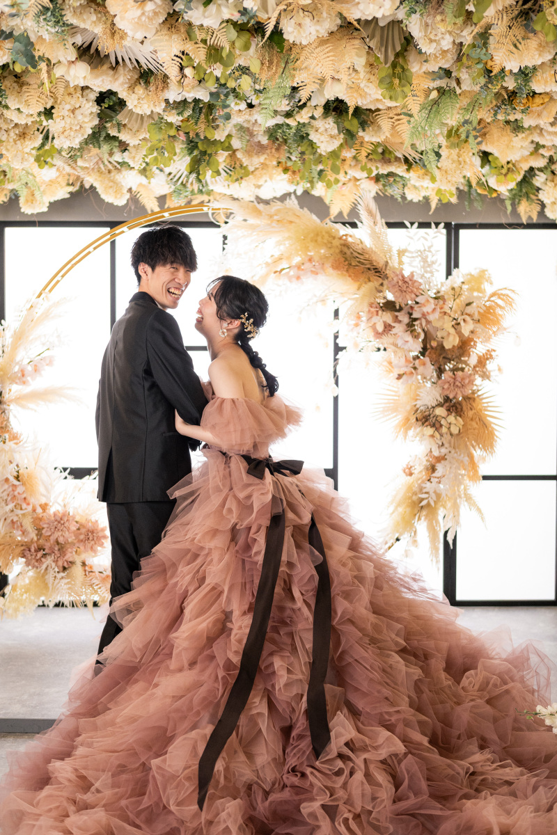 可愛いボリューム感のあるドレスを着て