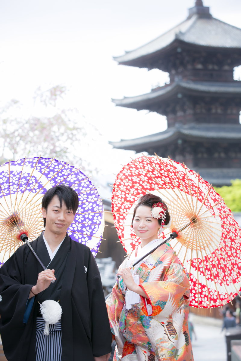 八坂の塔をバックに