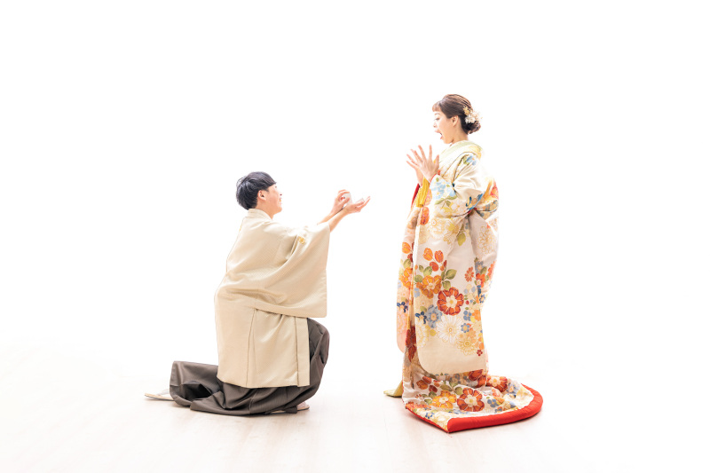 お二人らしい撮影！　カラフルスタジオにて