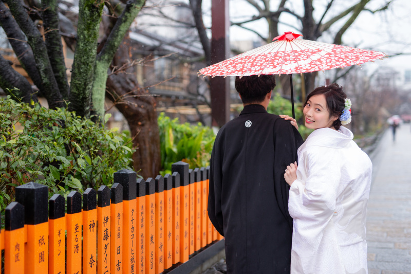 いたずらっぽい笑み