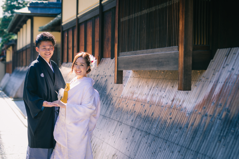 朝の光を照らされて