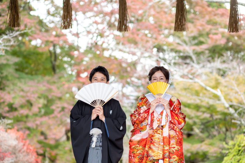 扇子に隠れて...