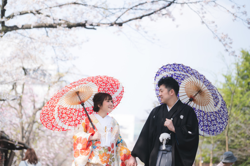 傘の下にも咲いたもの