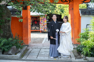 白無垢　快晴の八坂の塔周辺