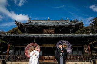 白無垢　広大な寺院と竹林にて