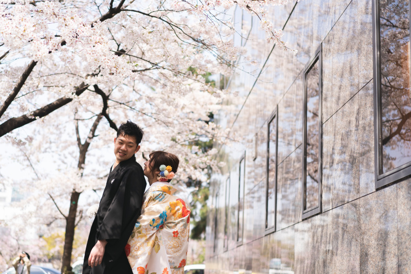 背中からぎゅーっと