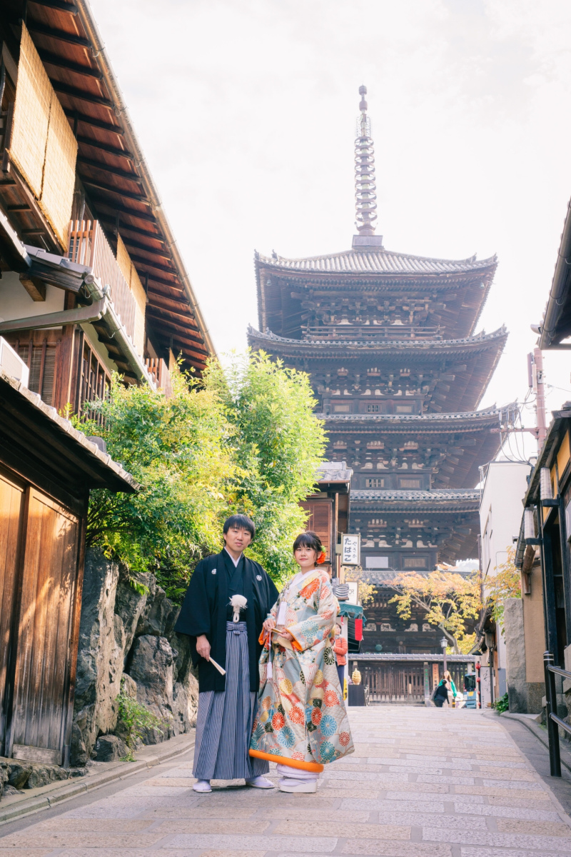 歴史の地で　色打掛　八坂の塔周辺にて