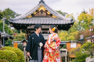 穏やかな庭園で　色打掛・白無垢　神泉苑にて