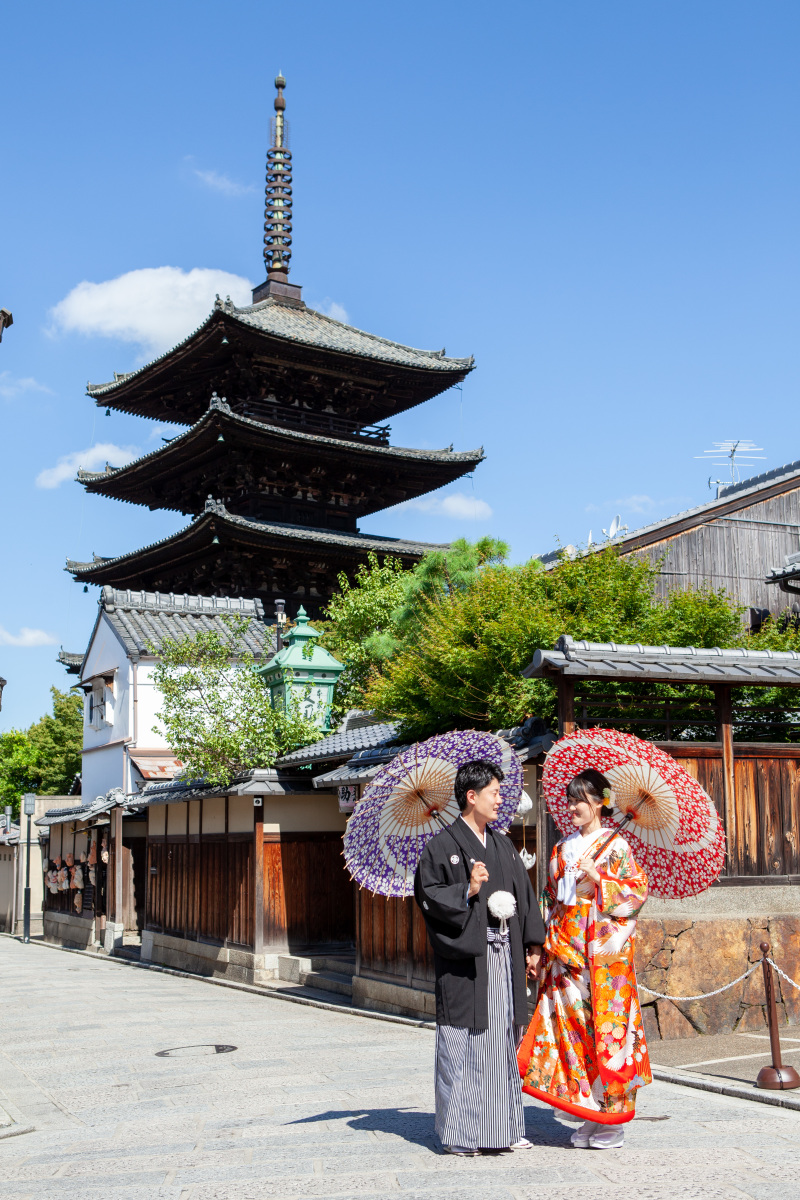 八坂の塔をバックに