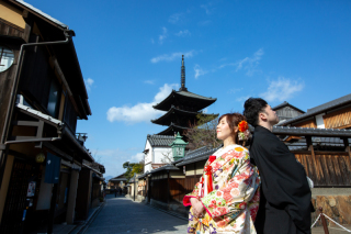 青空のもとで八坂周辺にて...