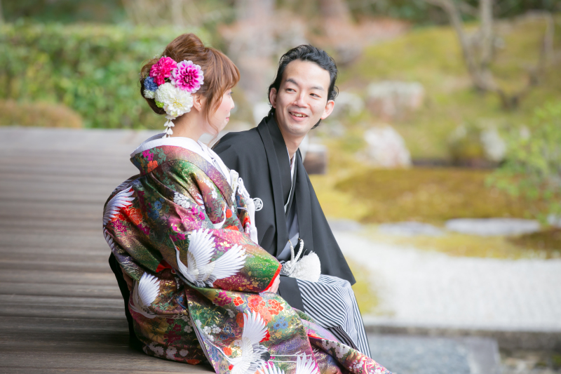 座りながら・・・