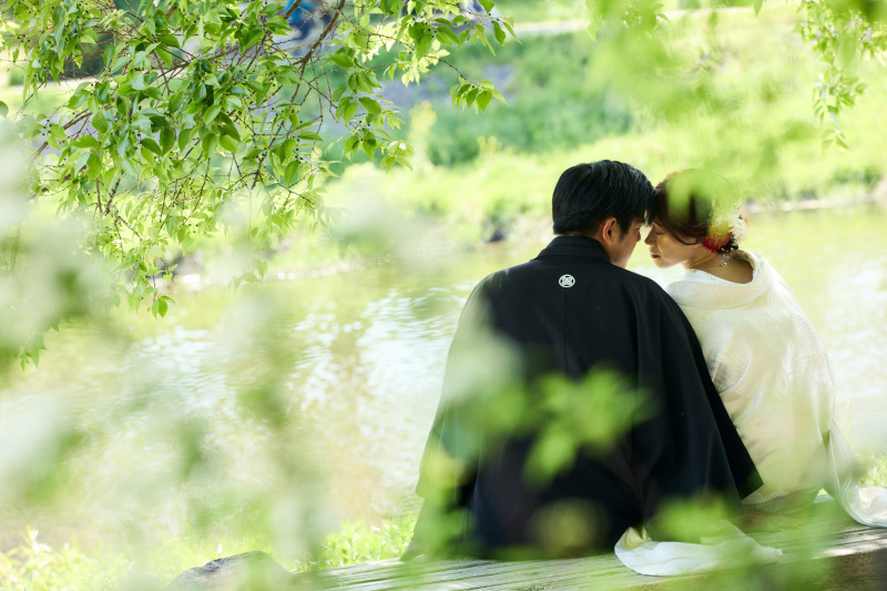 白無垢姿で鴨川でのロケ撮影