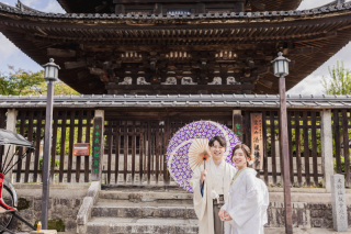 八坂の塔付近で白無垢ロケ