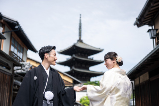 八坂の塔付近で白無垢ロケ