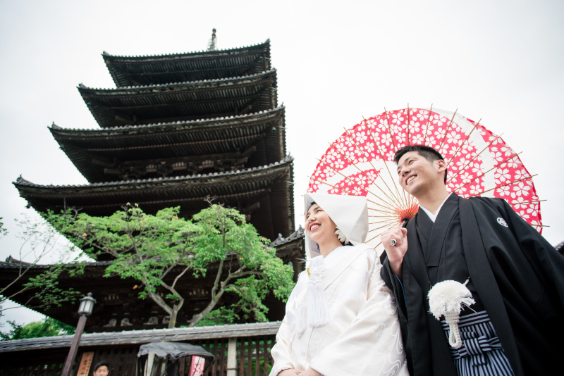 八坂の塔をバックに