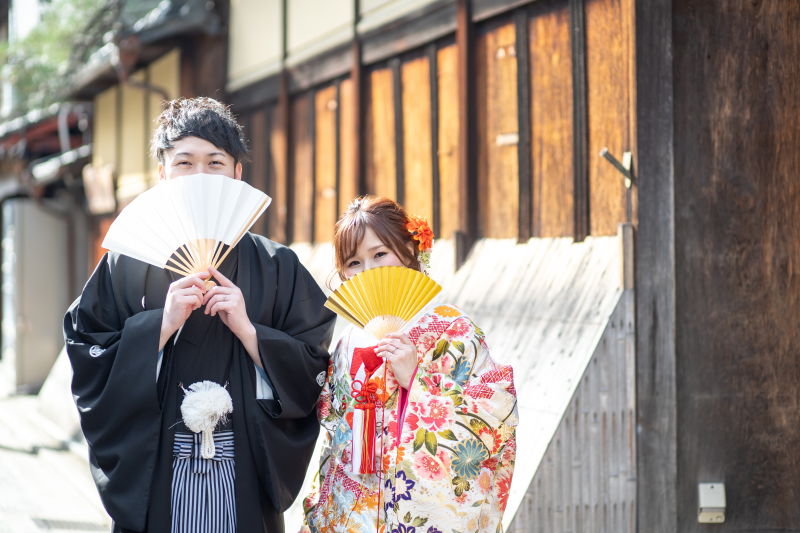 扇子からひょっこり(笑)