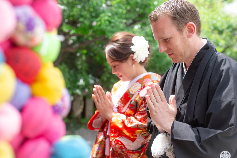 二人で手を合わせて・・・